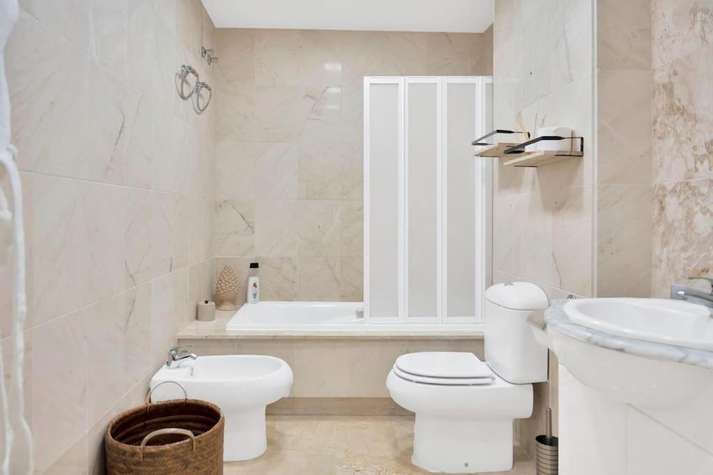 Apartamento En Primera Linea De Golf Con Piscina - Los Cartujanos 4 2 B * Marbella