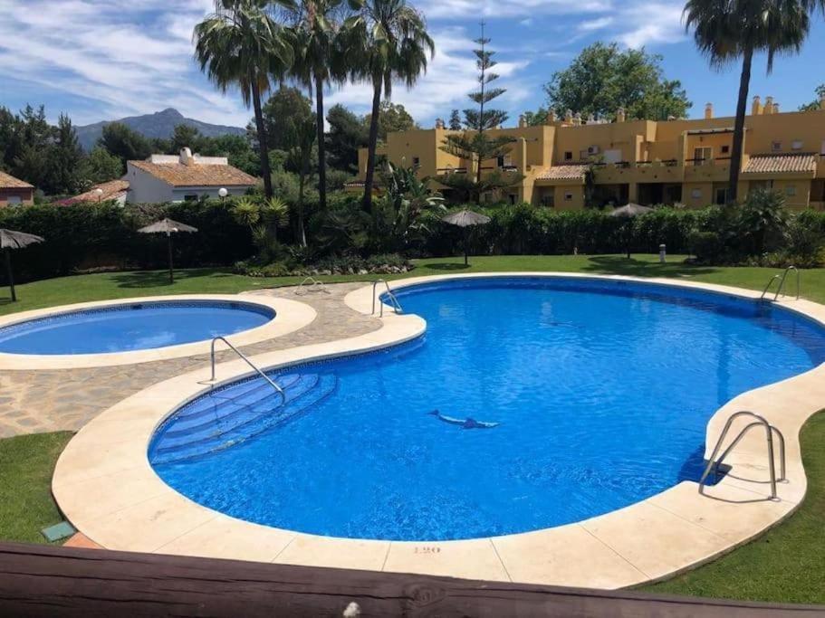 Apartamento En Primera Linea De Golf Con Piscina - Los Cartujanos 4 2 B