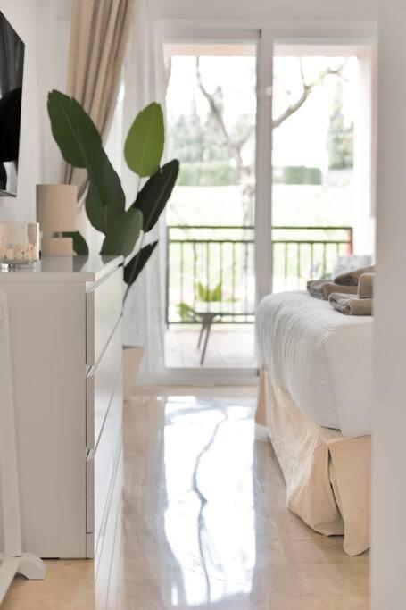 Apartamento En Primera Linea De Golf Con Piscina - Los Cartujanos 4 2 B * Marbella