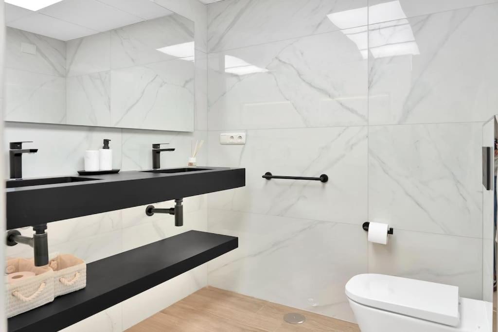 Apartamento En Primera Linea De Golf Con Piscina - Los Cartujanos 4 2 B *