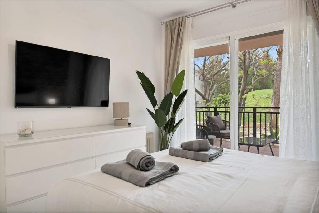 Apartamento En Primera Linea De Golf Con Piscina - Los Cartujanos 4 2 B Appartement Marbella